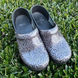 DANSKO Size 38 | silver metallic pattern
